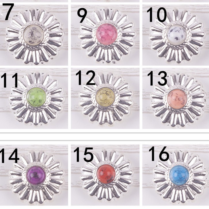 松石の財布をまねて牛革の包みを掛けます。