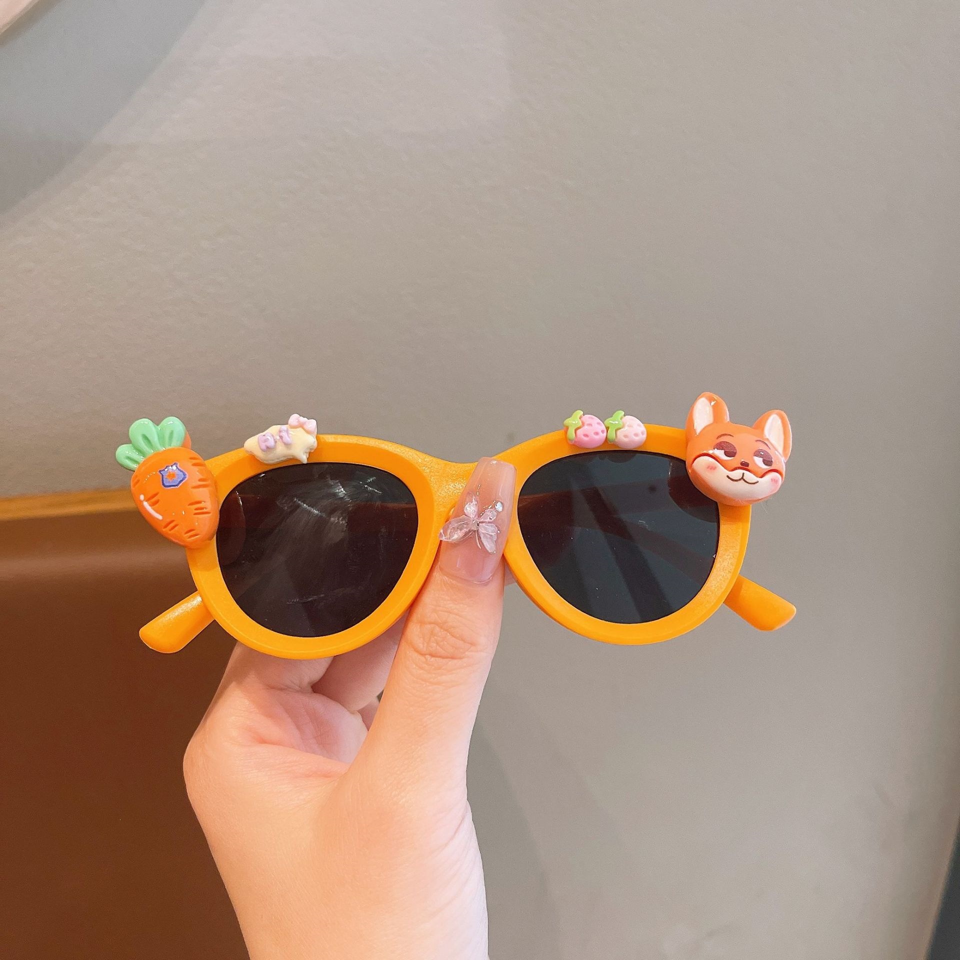 Nuevas gafas de sol para niños lindas gafas de sol de dibujos animados para bebés decoración extraña fotos juguetes para niños