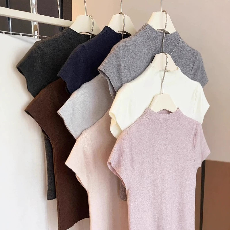 Super stylish floral pink half-high collar knit top with regular shoulders, short sleeves, slim fit, and small flutter sleeves for women in spring and summer Super stylish floral pink half-high collar knit top with regular shoulders, short sleeves, slim fit, and small flutter sleeves for women in spring and summer