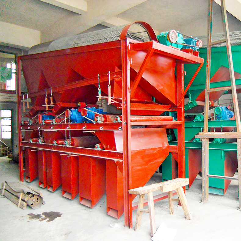 供应矿山选矿磁选机锰矿设备强磁磁选机矿山机械设备强力磁选机