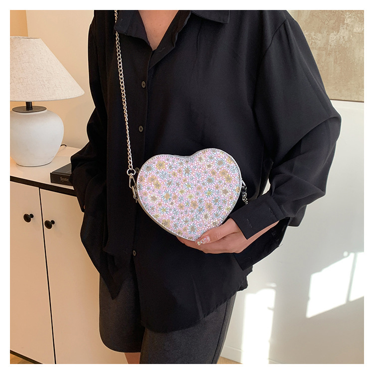 Mujeres Pequeña Cuero Sintético Forma De Corazón Ropa De Calle Cadena En Forma De Corazon Cremallera Bolsas De Hombro display picture 10