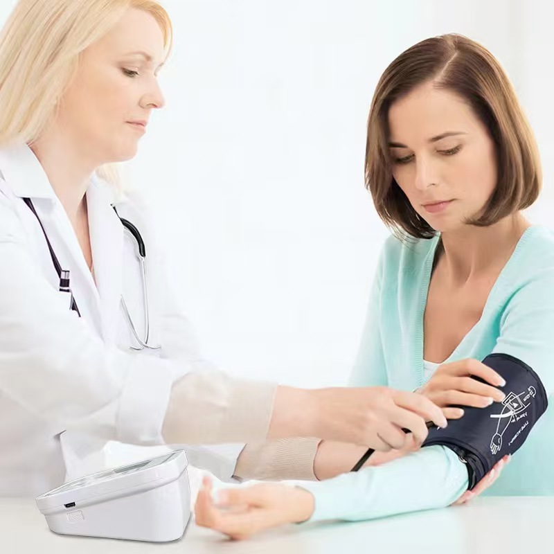 Esfigmomanómetro de voz automático para uso doméstico Esfigmomanómetro electrónico de pulsa de grado médico Inglés transfronterizo