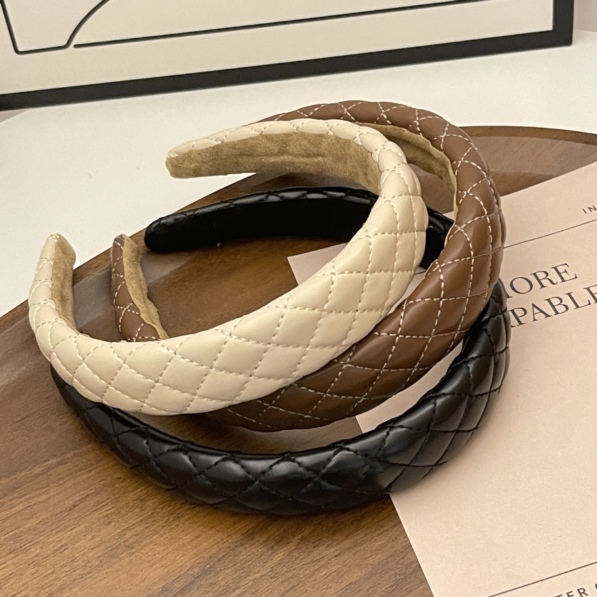 Retro Simple Style Solid Color Pu Leather Hair Band display picture 2
