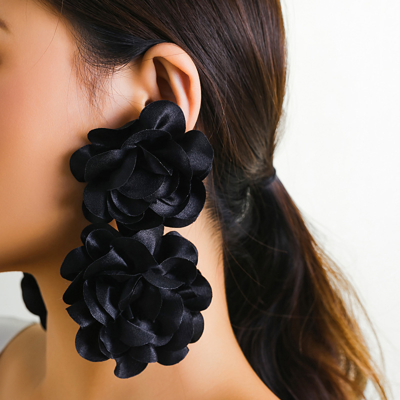 欧米のクロスボーダーのアクセサリーの個性的な長いタイプはダイヤモンドのチェーンの花の耳を入れて女性のファッションのカラーのフリンジの花の耳を挟みます。|undefined