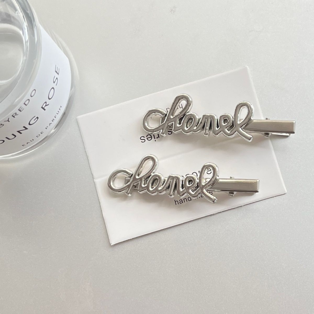 Ins-style high-end gray series side clip, trendy outdoor fringe clip hair accessory, temperament fine long hair clip, one-piece clip