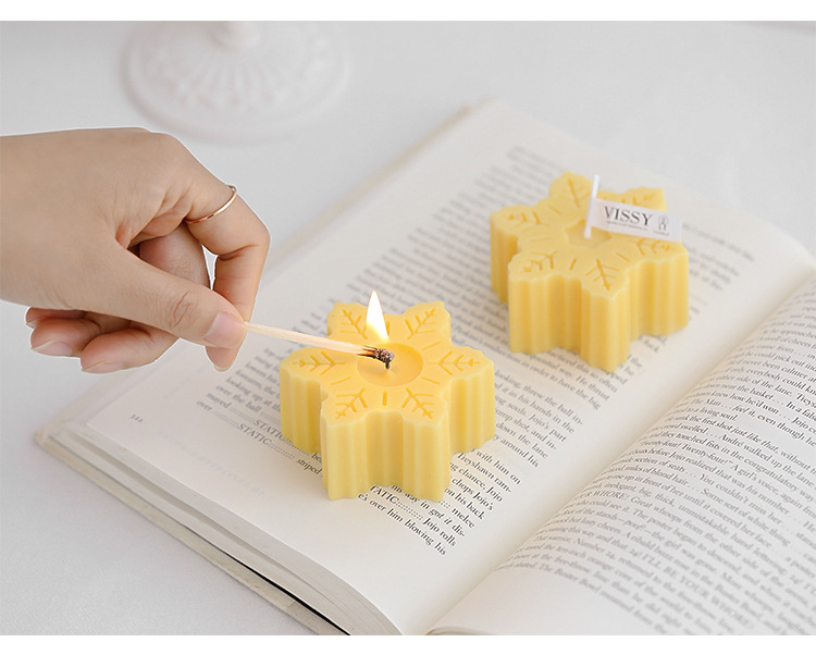 Pastoral Snowflake Wax Candle display picture 2