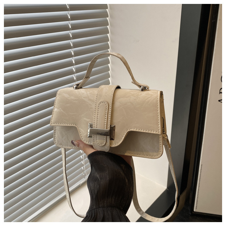 2024 New style women's trendy, fashionable and high-quality single-shoulder handbag, autumn commuting crossbody small square bag undefined