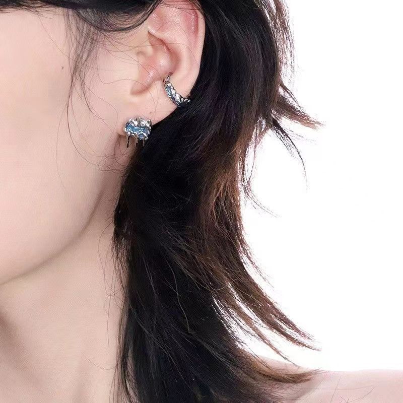 Pinza de hueso de oreja sin orificio de oreja verde menta para niños y mujeres estilo neutral pliegues irregulares pendientes de tendencia de moda
