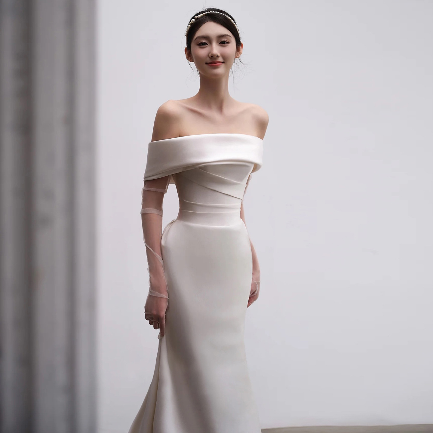 Elegant Satin Mermaid Wedding Dress With Off-Shoulder Neckline & Detachable Train – Timeless Bridal Gown For Modern Brides_voghion.com