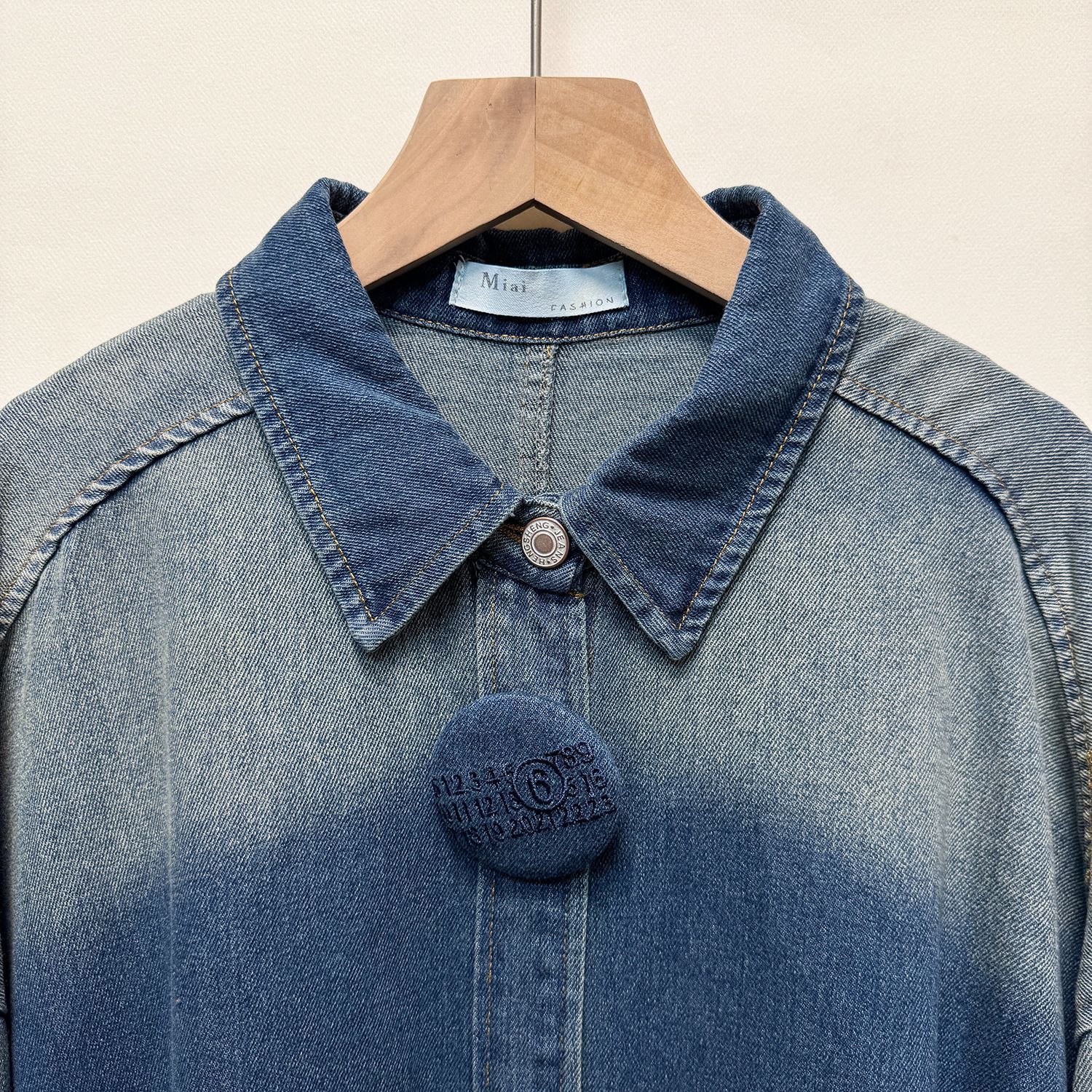 Women's European Style Denim Shirt Autumn Winter Loose Fit Long Sleeves Large Buttons Retro Gradient Wash Lapel Design Top_ecoleips.com