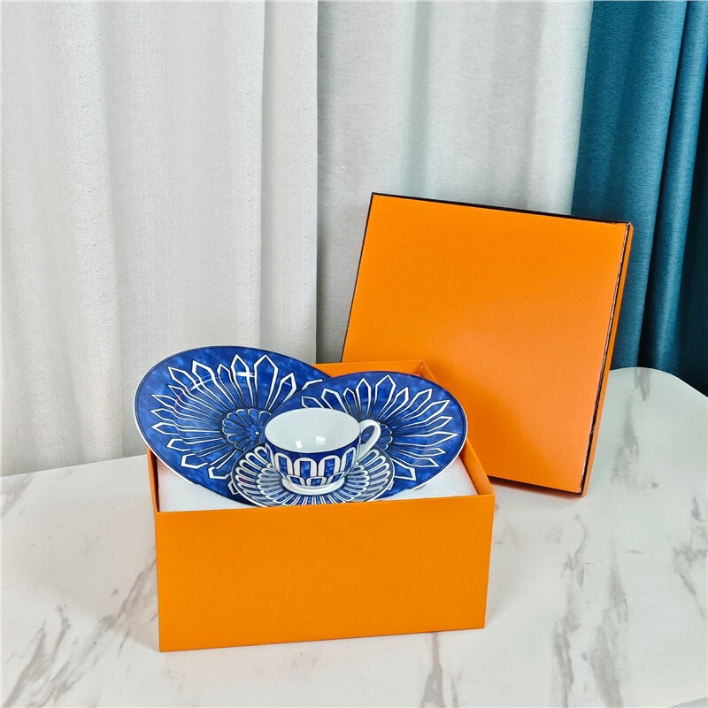 High-End Tableware European-Style Light Luxury Gold-Plated Ica Bone China Coffee Cup and Saucer Set, Light Luxury Afternoon Tea Cup and Saucer Set High-End Tableware European-Style Light Luxury Gold-Plated Ica Bone China Coffee Cup and Saucer Set, Light Luxury Afternoon Tea Cup and Saucer Set