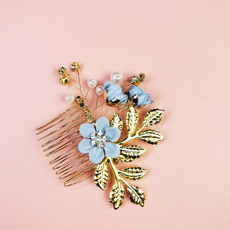 작은 파란 머리 빗