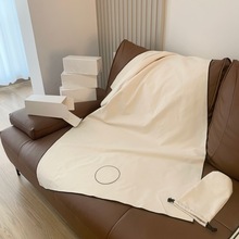 香家专柜大牌赠礼白色丝绒披巾小毛毯时尚高级大气精美礼品柔软