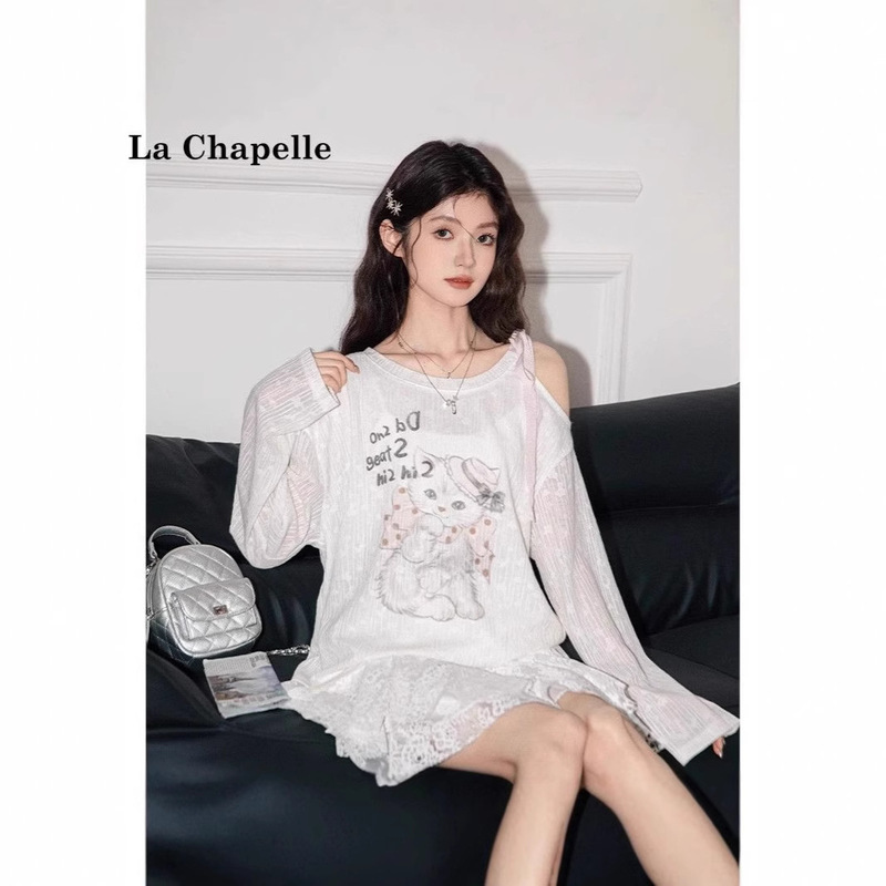 [Factory Ready Stock] White Off-Shoulder Cat T-Shirt for Women 2025 Spring Printed Long-Sleeved Blouse Sun Protection Top Thin