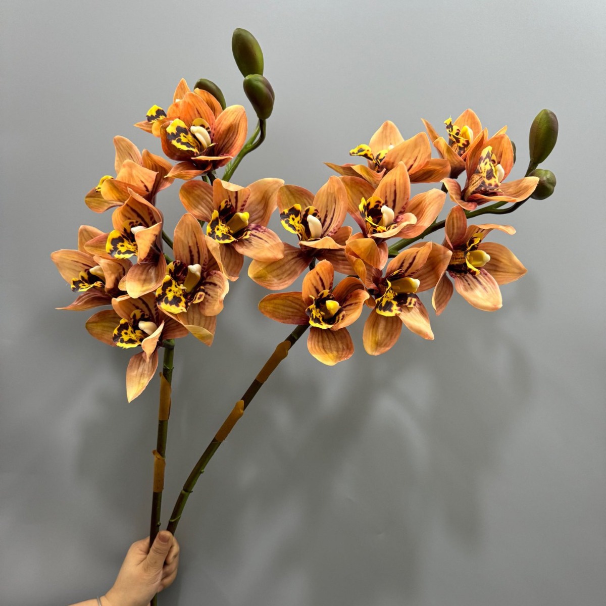 시뮬레이션 손 느낌 3D8 Cymbidium 가짜 꽃 중국 거실 식당 꽃병 장식 인터넷 기념 사진 소품
