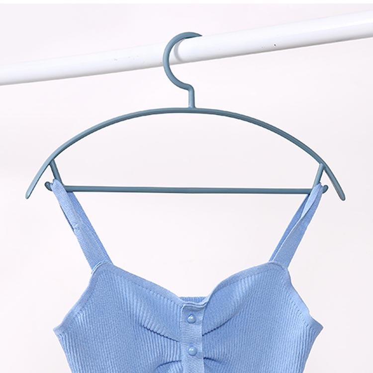 痕跡のない滑り止めハンガー学生寮の半円の服は家庭用成人の広い肩のプラスチックの服を掛けて服の棚を干します。|undefined