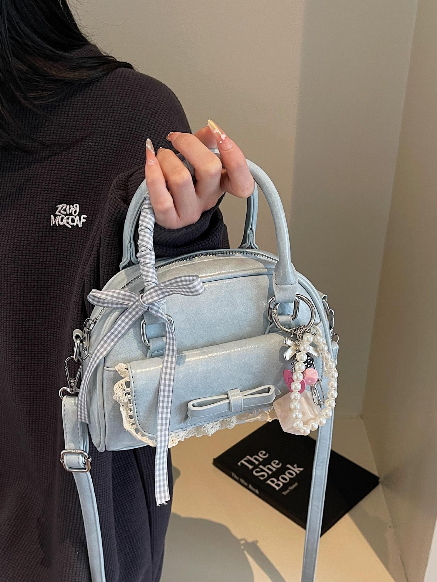Bolsos pequeños portátiles populares de este año para mujer 2025 nueva moda bolsa de mensajero estilo occidental bolso de hombro casual coreano