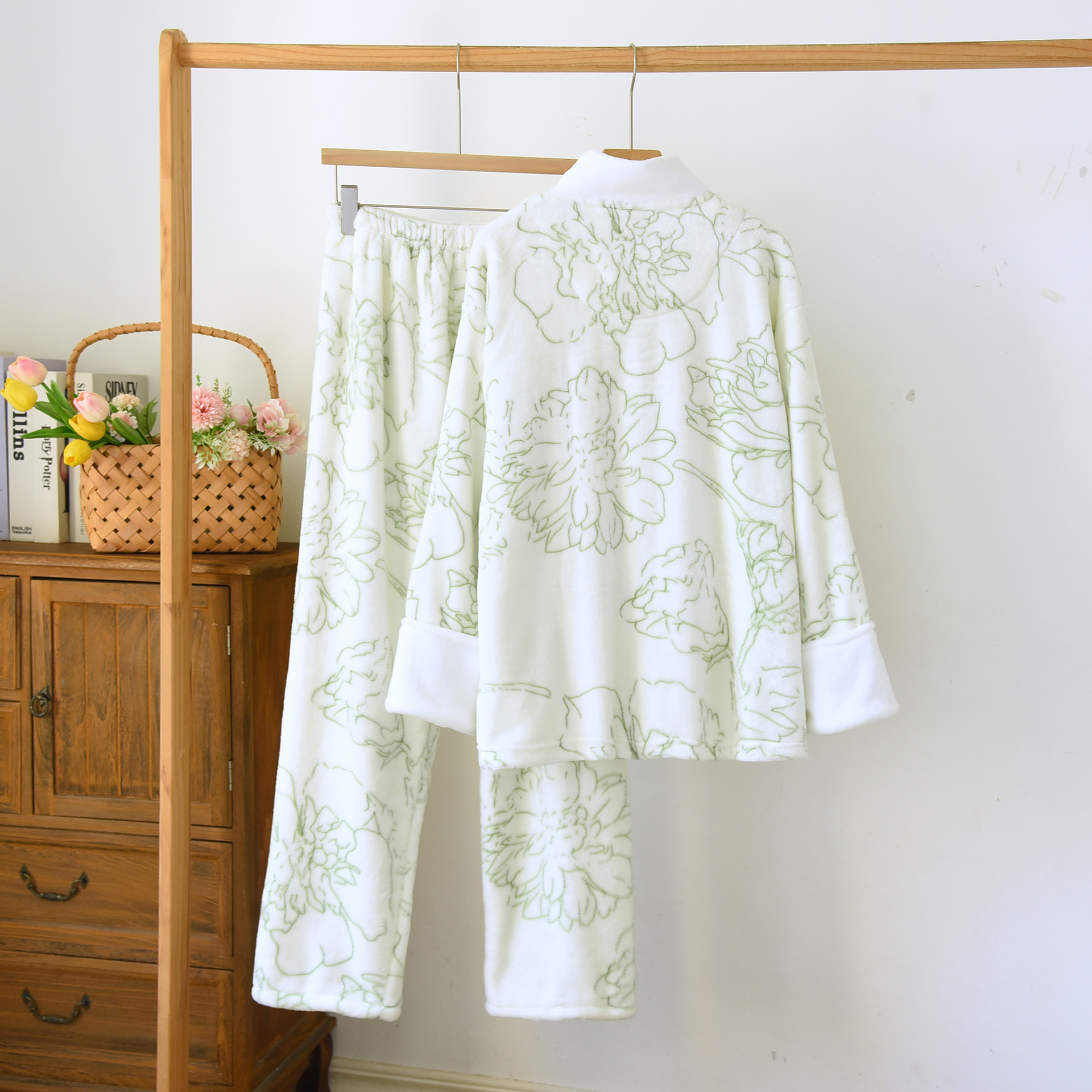 가을과 겨울 새로운 두꺼운 기모 칼라 여성의 따뜻한 잠옷 플란넬 캐주얼 간단한 여성의 플러스 사이즈 홈