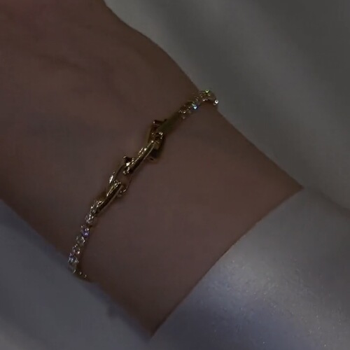 Micro-paved zircon crystal four-leaf clover bracelet, adjustable bracelet, same style light luxury style lady bracelet