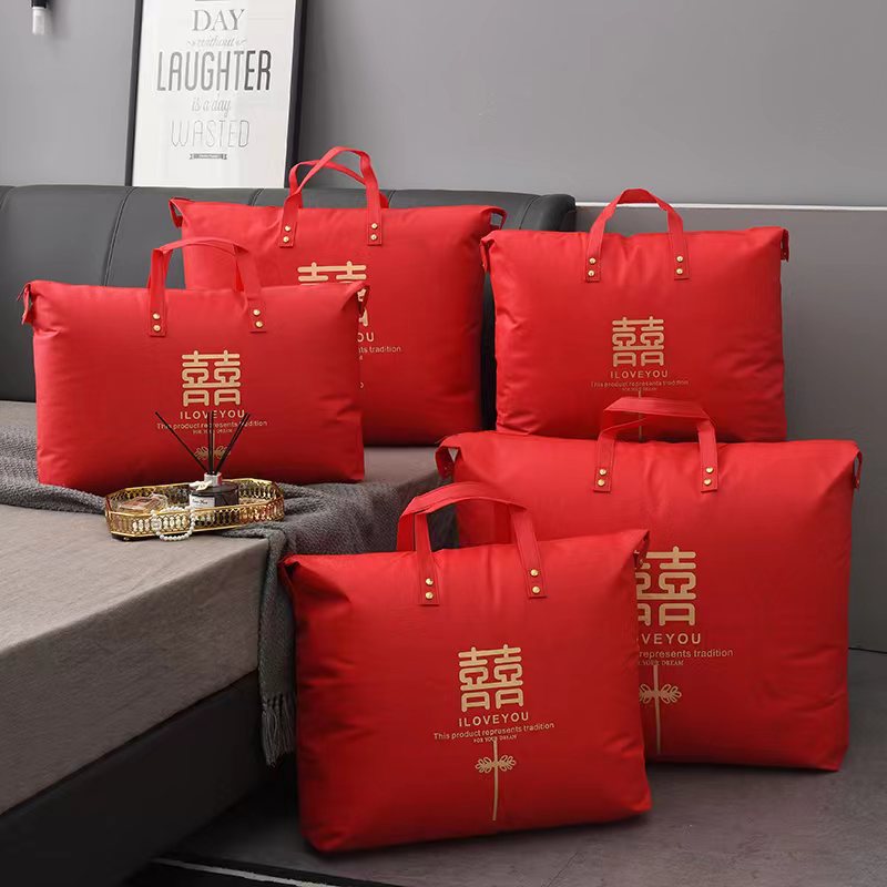 Bolso rojo del edredón de la boda engrosada bolso no tejido de la boda de cuatro piezas