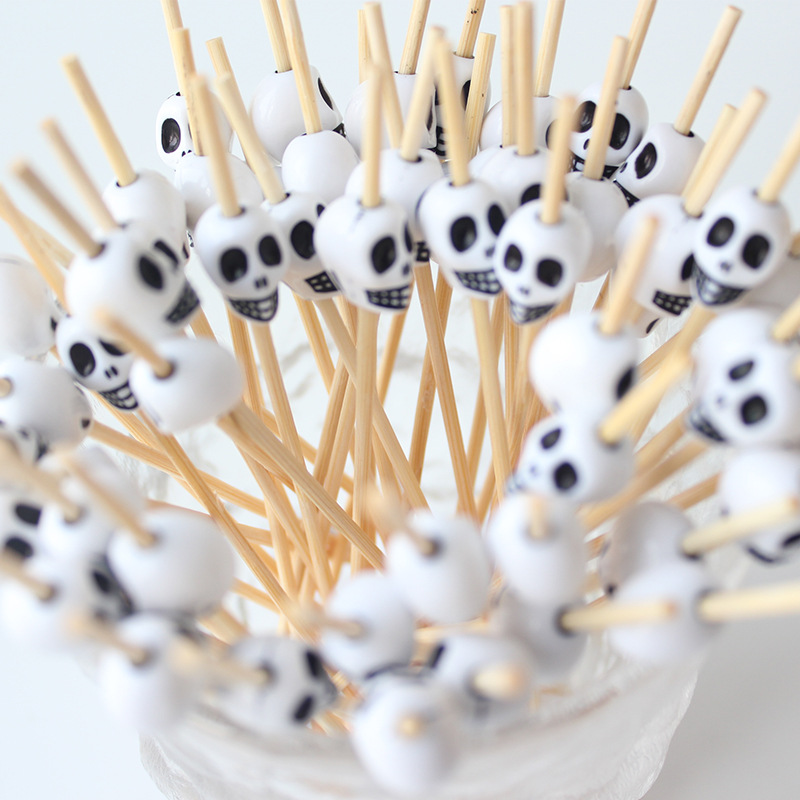 Halloween 10 × 12 White Skull Fruit Signo 100 pcs/paquete Cóctel creativo Palillo de bambú Palillo de dientes KTV Amazon
