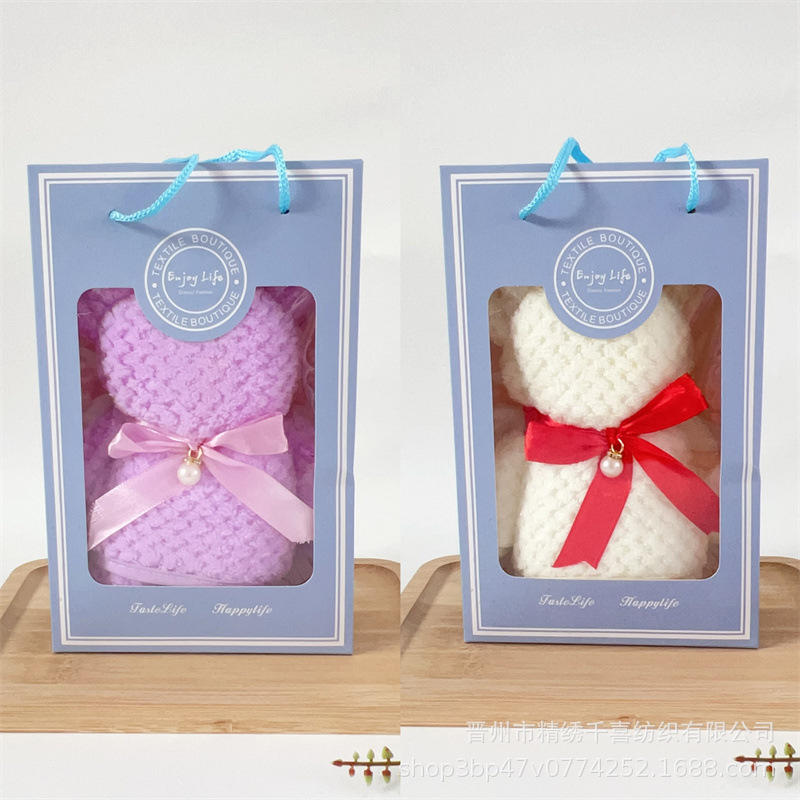 파인애플 패턴 곰 + 파란색 선물 상자