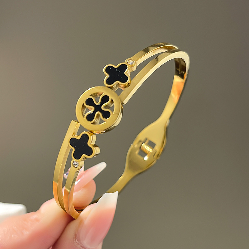 Yunyao cuatro hojas de hierba estrella pequeña cintura de titanio pulsera de acero de alta calidad nicho no desvanecerse moda transfronteriza al por mayor