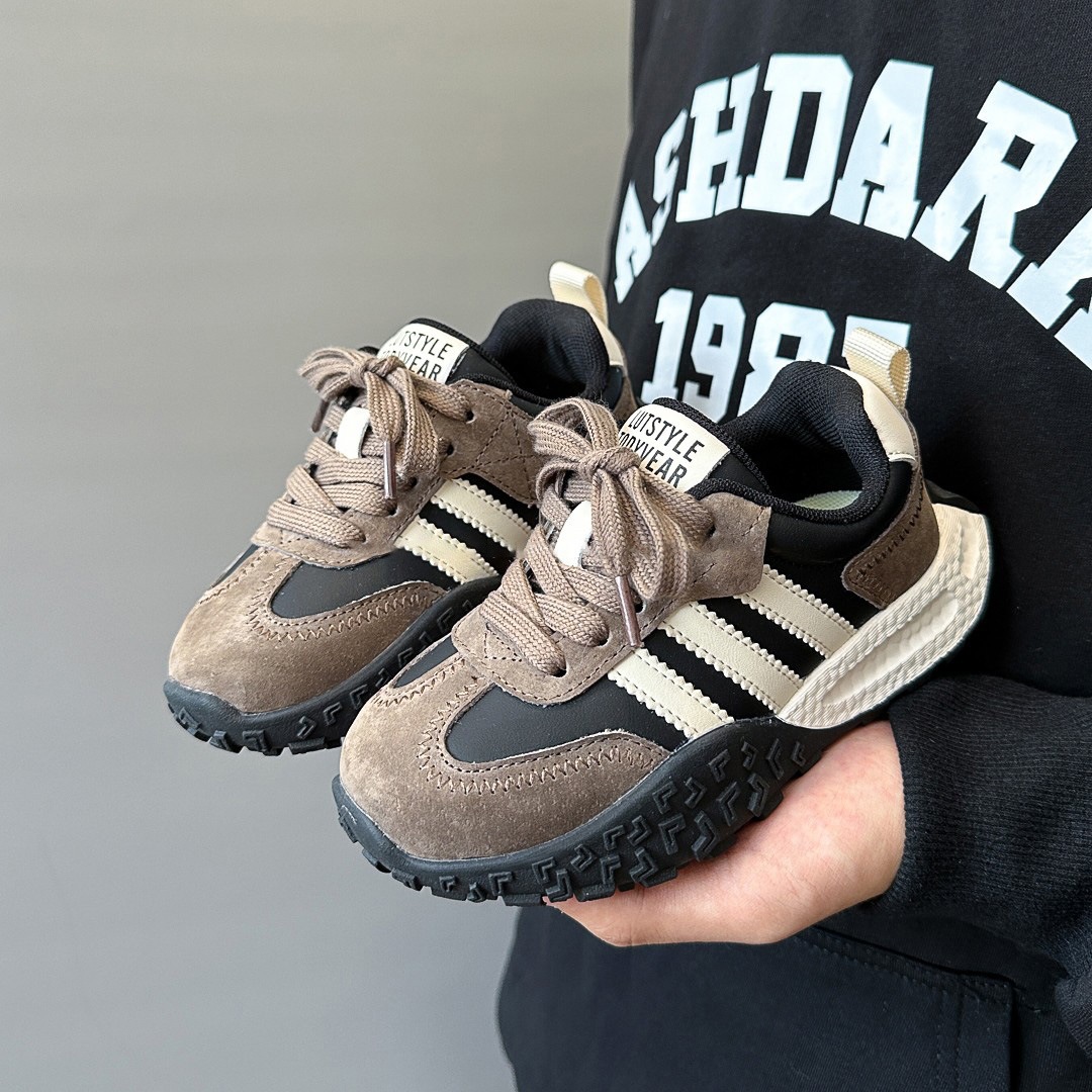 Zapatos deportivos para niños otoño y invierno 2025 nuevos zapatos casuales para niños zapatos de corrida suaves para niñas calentadores y zapatos de algodón