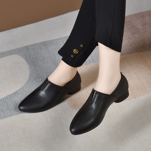 2026 spring new soft leather flat women's shoes, women's deep-cut single-layer shoes, thick heel leather low-heel mother's shoes