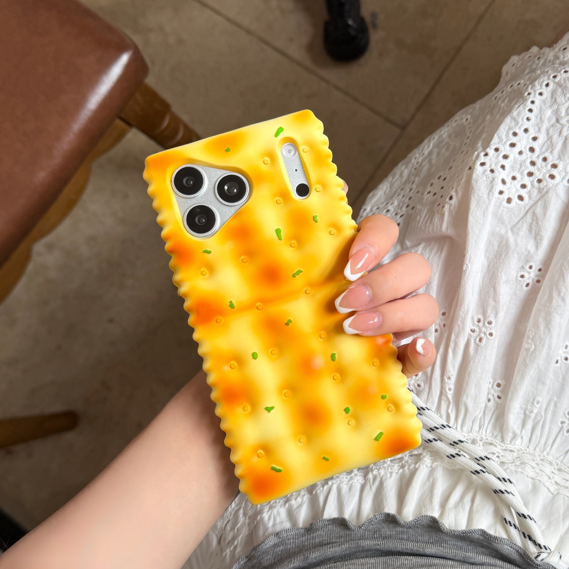 iPhone uchun kuydirilgan piyozli pechene uchun ijodiy simulyatsiya 17/16/14/15 Pro Max telefon g'ildiragi 13