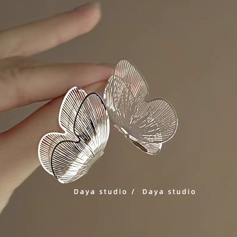 フランス式の清冷感の銀色の金属のイヤリングの真珠のドリルのフリンジデザイン感の耳飾りのファッションの高い顔の値の女性の耳飾り