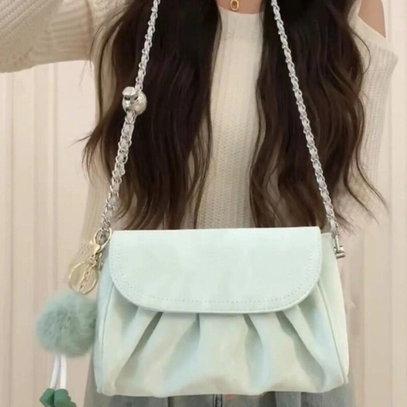 2026 New Style Chain-Textured Crossbody Small Bag for Women, High-End and Exquisite Mobile Phone Small Bag, Soft Leather Summer Cloud Bag 2026 New Style Chain-Textured Crossbody Small Bag for Women, High-End and Exquisite Mobile Phone Small Bag, Soft Leather Summer Cloud Bag