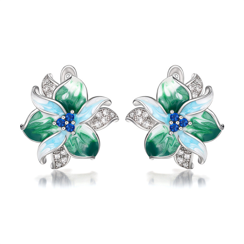 Nuovi orecchini a fiore colorato smaltato verde di Cao Shi con colla cadente e orecchini di zirconi_voghion.com