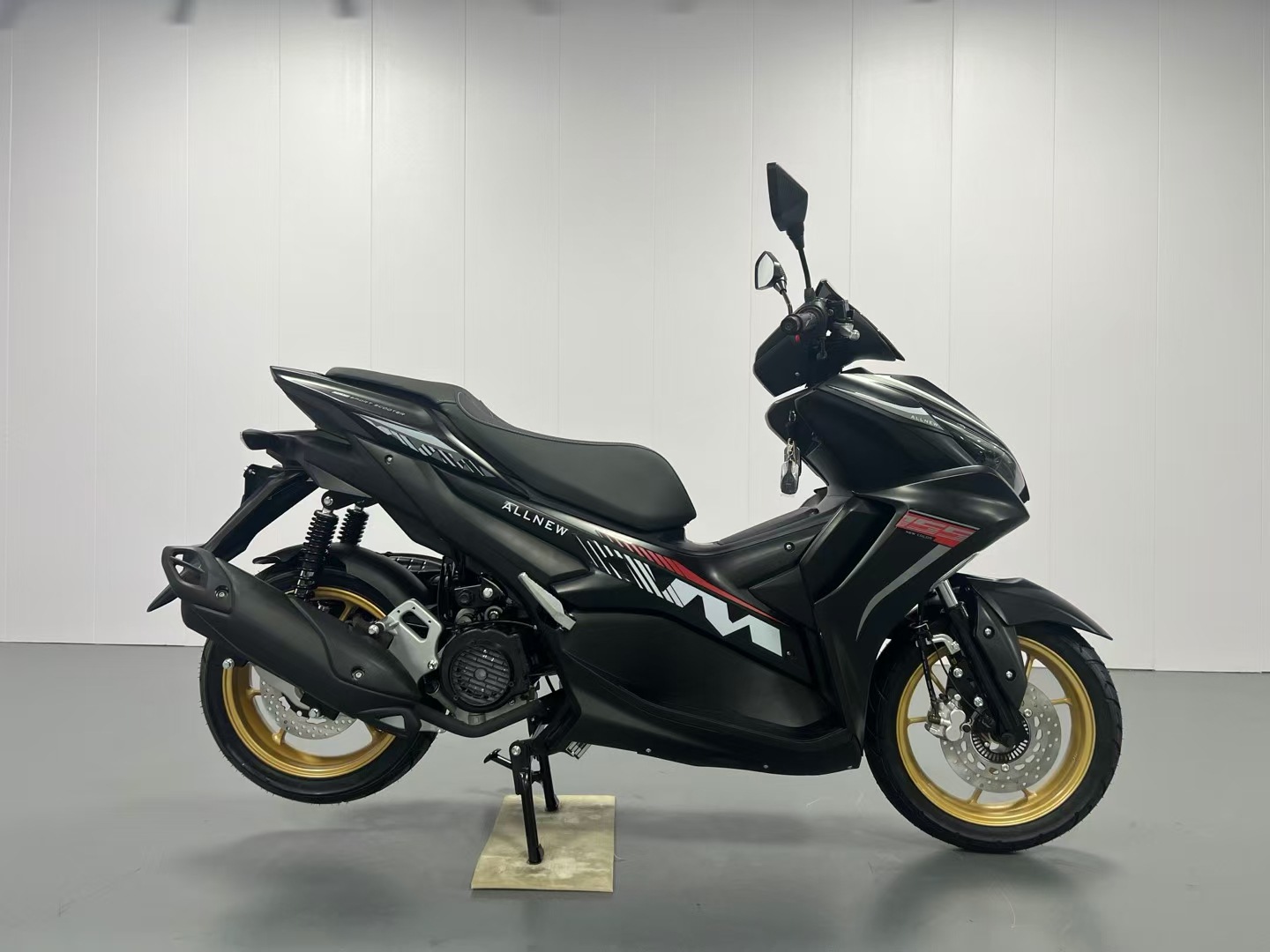 Factory Direct Sales Nvx Fuel-Powered Motorcycle Adult Mobility Scooter 150Cc Large-Displacement Street Bike Motorcycle