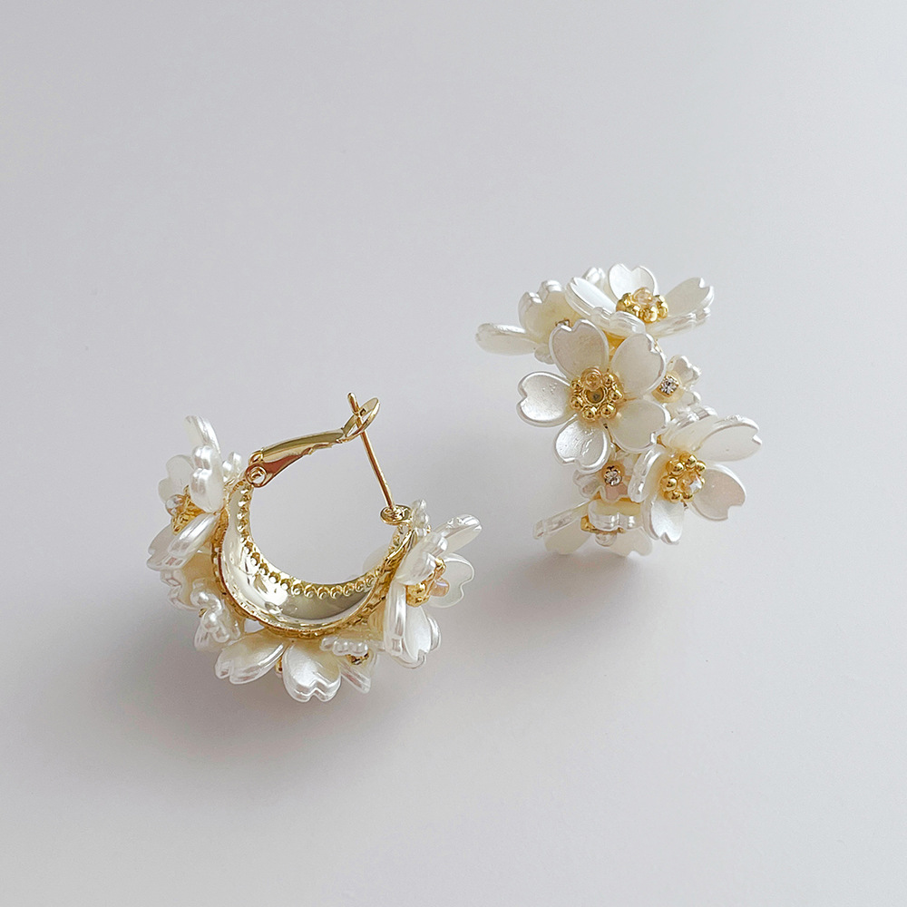 Sweet Flower Shell Copper Inlay Zircon Earrings 1 Pair
