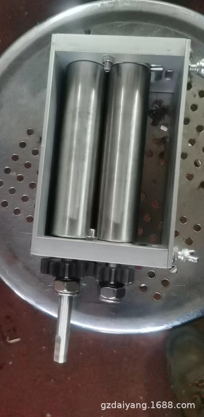 厂热销新品手摇不锈钢对辊光滑 小麦研磨机 麦芽家庭酿造磨食品级