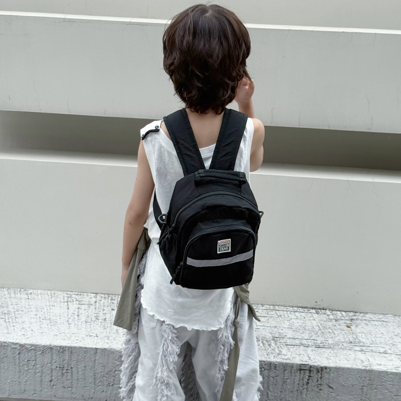 Mochila para bebés de clase pequeña y media de jardín de infantes Mochila coreana para niños y niñas en contraste con el estilo occidental 2025 Mochila nueva para niños