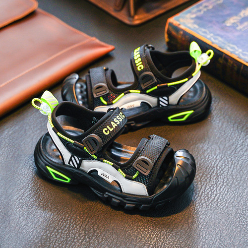 Boys' sandals for small and medium-sized children 2024 new Korean style fashionable summer soft-soled children's shoes toe-toe beach shoes wholesale