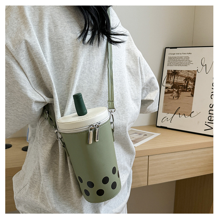 Milk Tea Cup Personalized Women's Single Shoulder Crossbody Trendy New 2024 Explosive Korean Fresh Water Bucket Bag_voghion.com
