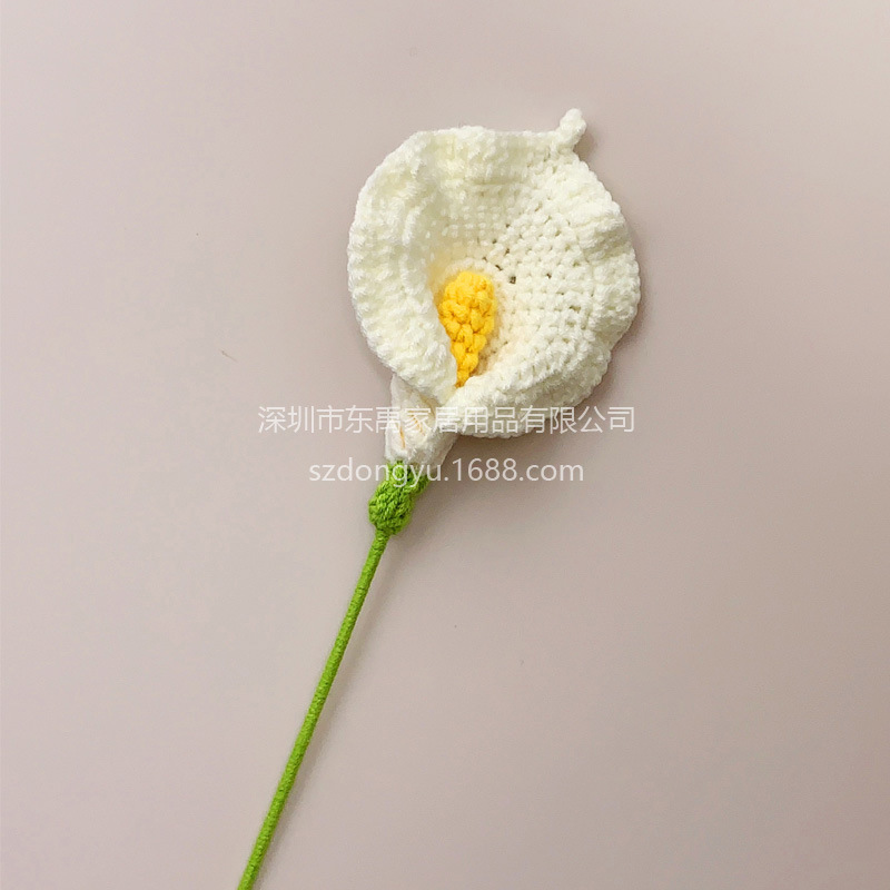 Calla Lily flor artificial ramo tejido a mano Flor de lana de ganchillo acabado flor permanente para el regalo de graduación del maestro