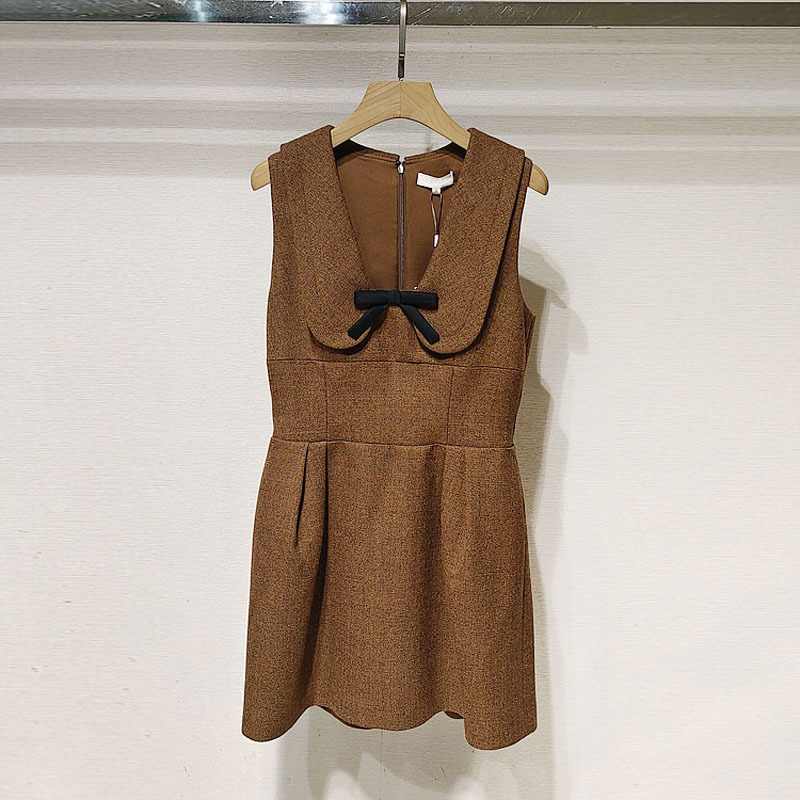 深圳南油2025冬女装 XRJ6L03D娃娃领蝴蝶结收腰无袖连衣裙S250915