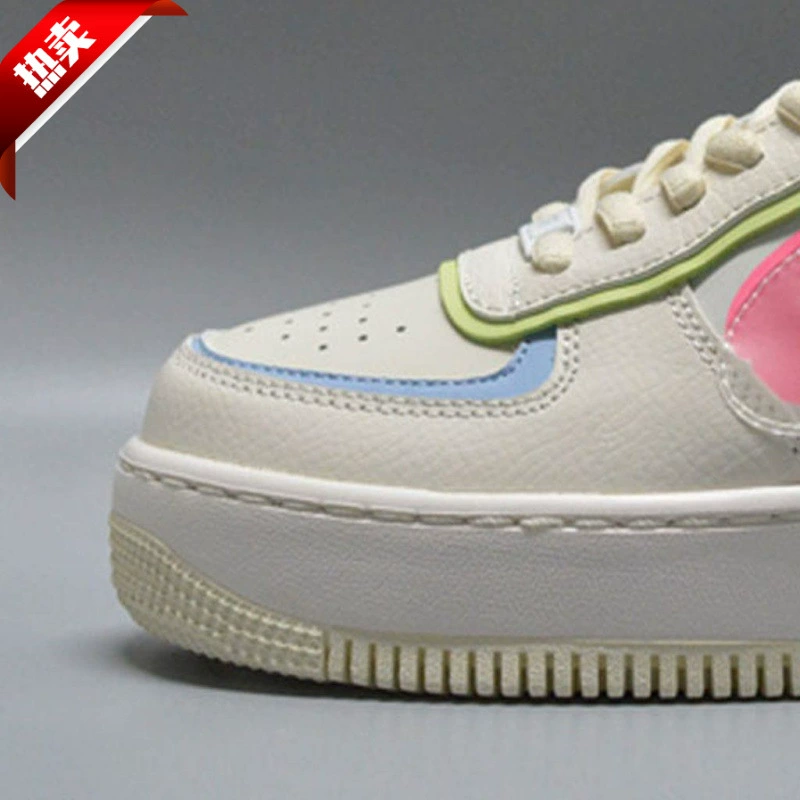 Оптовые классические кроссовки Air Force Macaron для девочек, модные повседневные белые туфли AF1 с двойным крючком контрастного цвета на шнуровке.