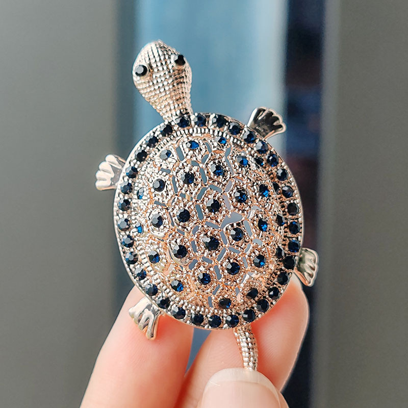 Simple Style Classic Style Tortoise Alloy Inlay Rhinestones Unisex Brooches display picture 6