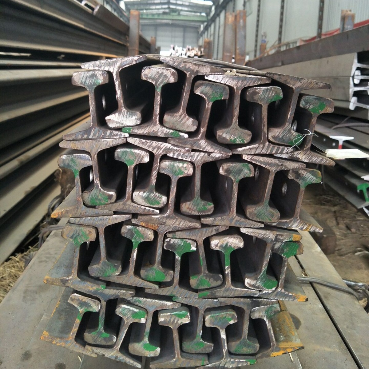 泓洛厂家30KG轻轨 Q235 30KG钢轨一米价格 发货快