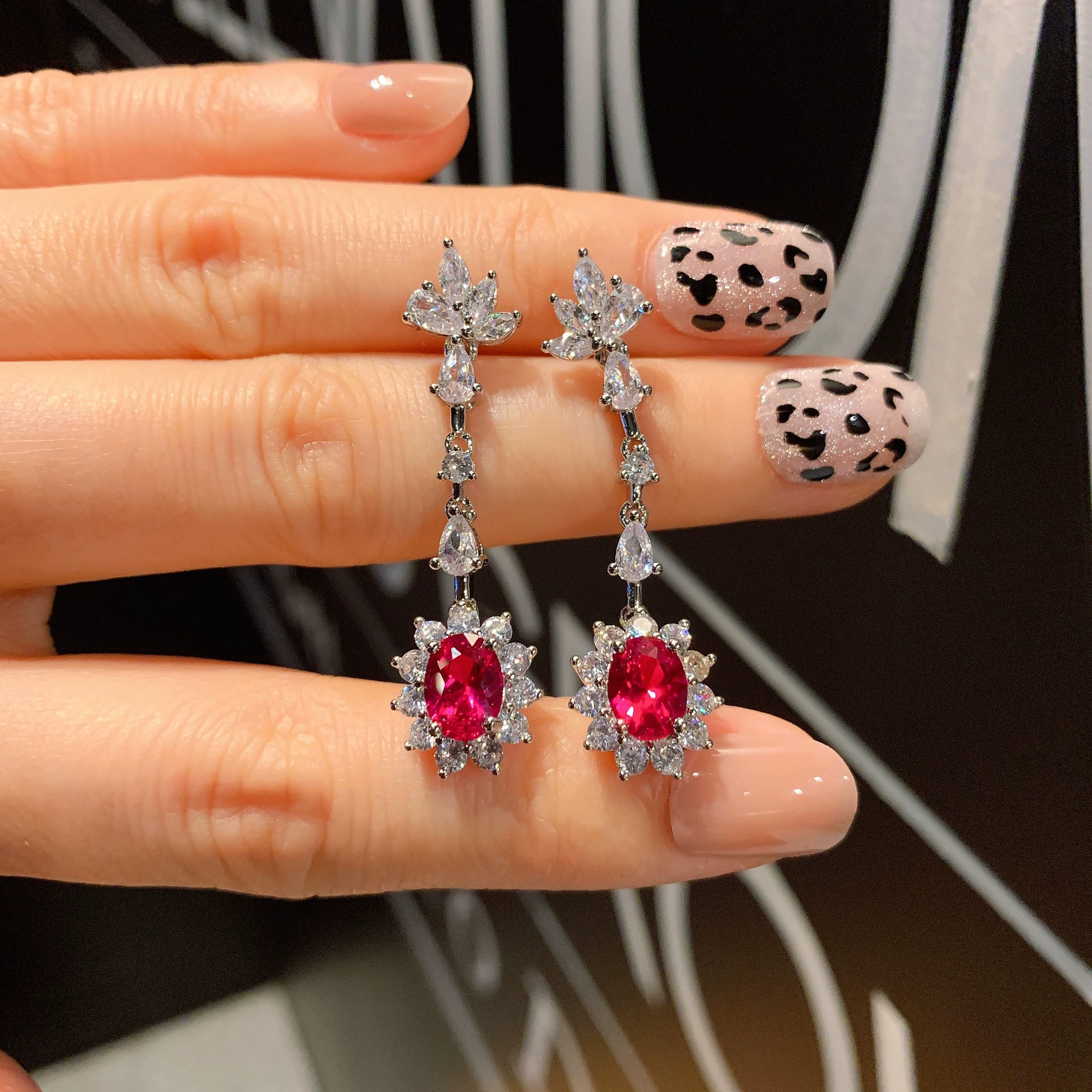 Украшения Живые Взрывные Распродажи Caibao Simulation Lottery Micro Fresh Fresh Earrings Earrings Main Stone 6*8