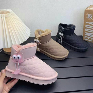 �ў郺ͯ�ӽq�Ӻ�ѩ��ѥһ�ִa���l�W����ů��Ь��Ůͯ��ˮ��ѥ��