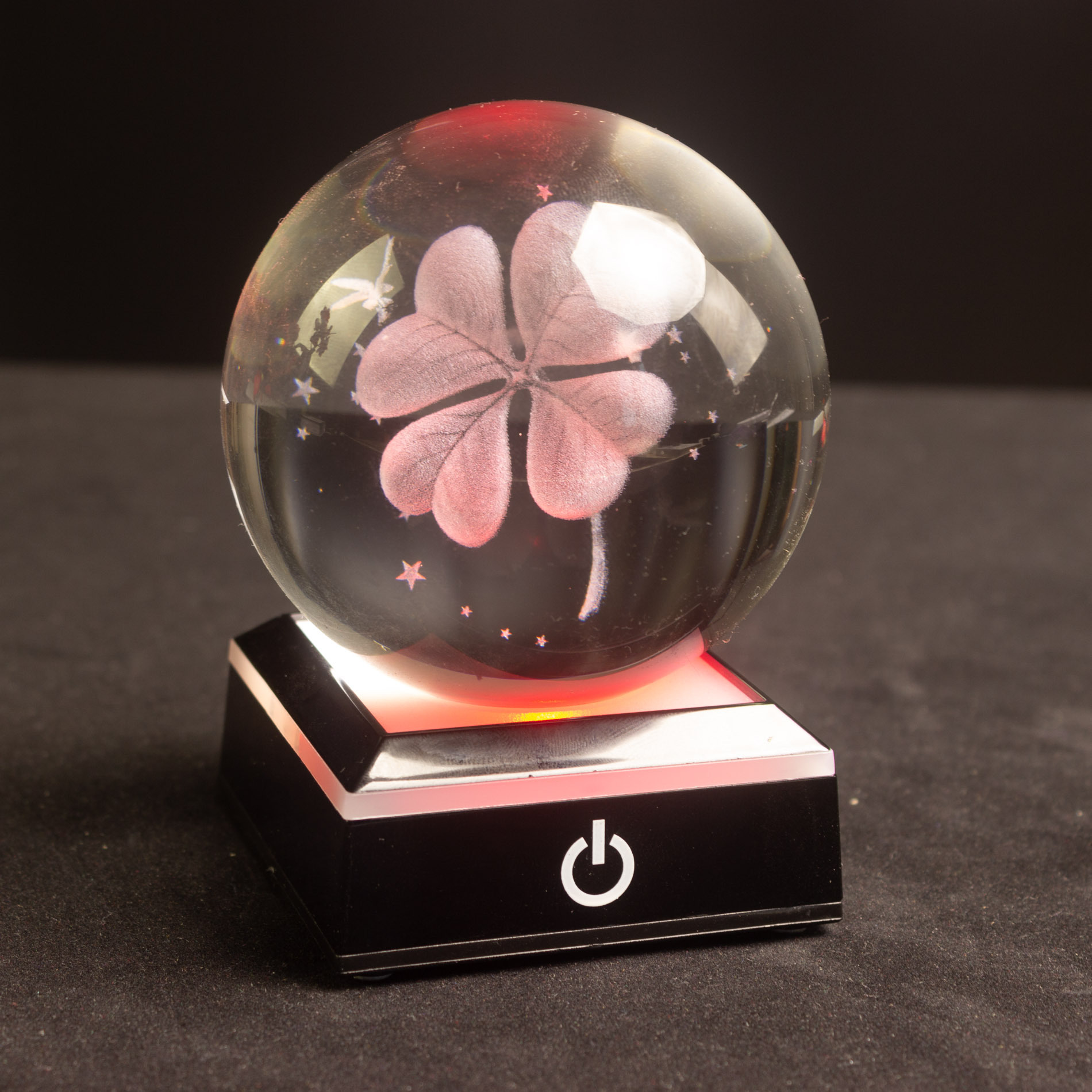 플러그 베이스가 있는 네잎 클로버