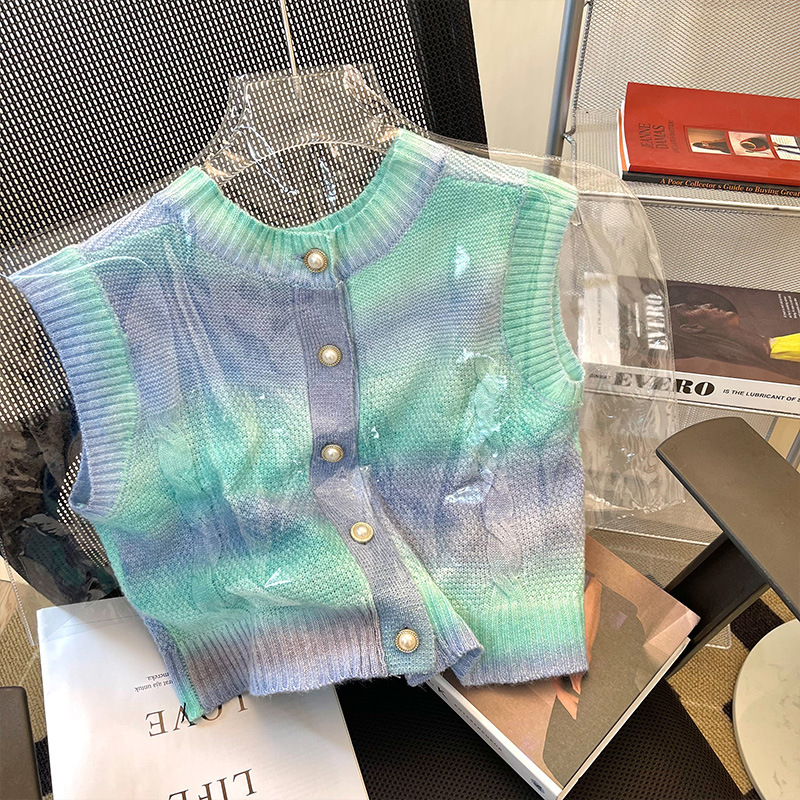 Design comfortable cardigan