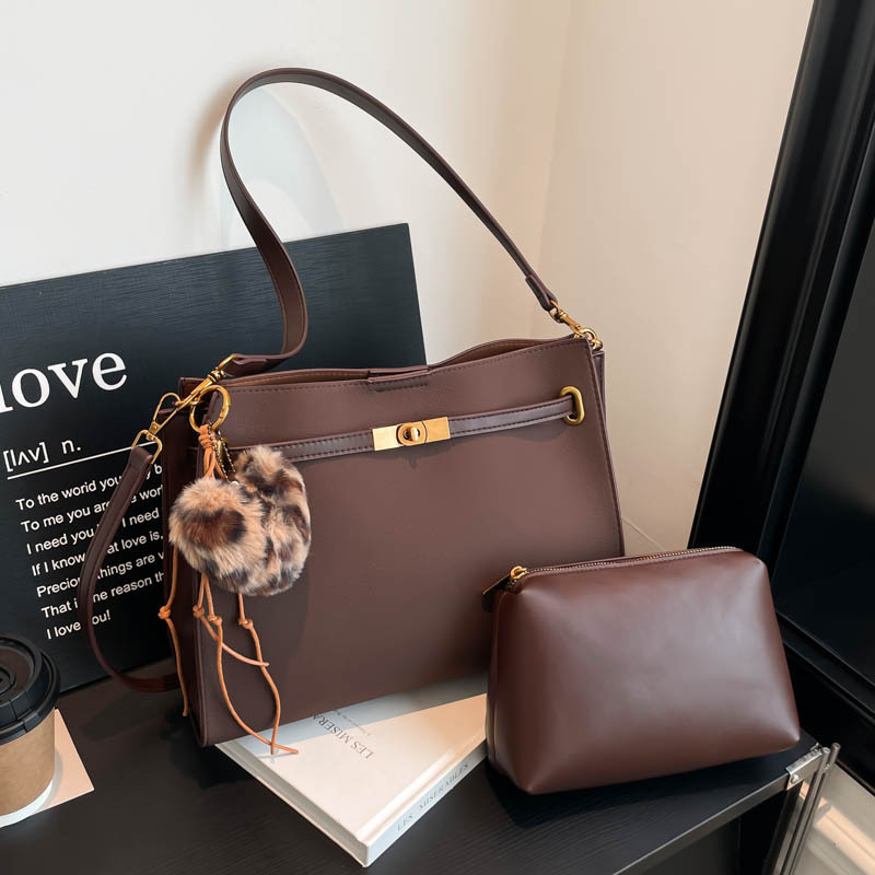 Retro capacious demi-season matte one-shoulder bag