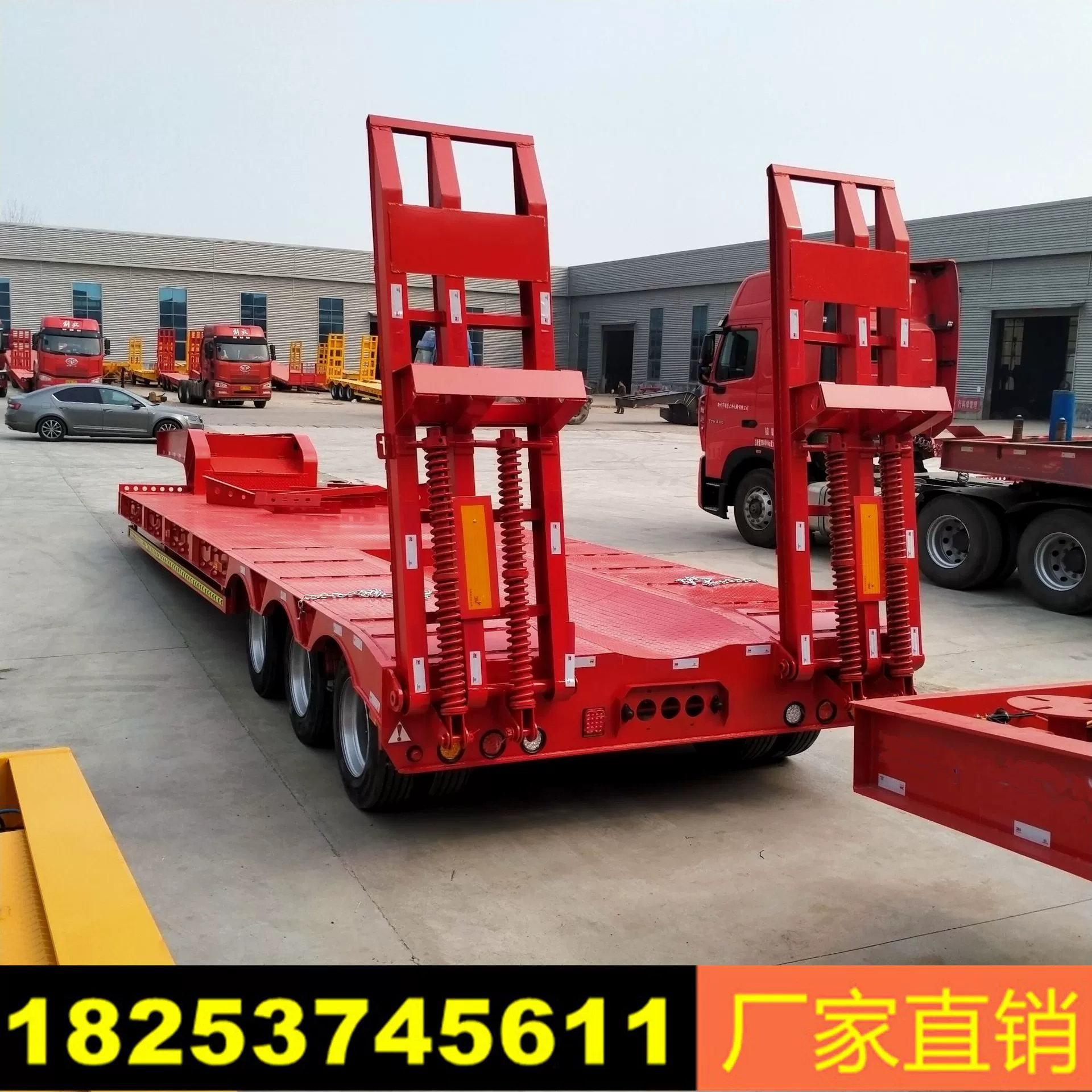 Поставка 13m легких низкорамных транспортных полуприцепов, крюкового погрузчика для поддонов, гидравлической лестницы низкорамной.